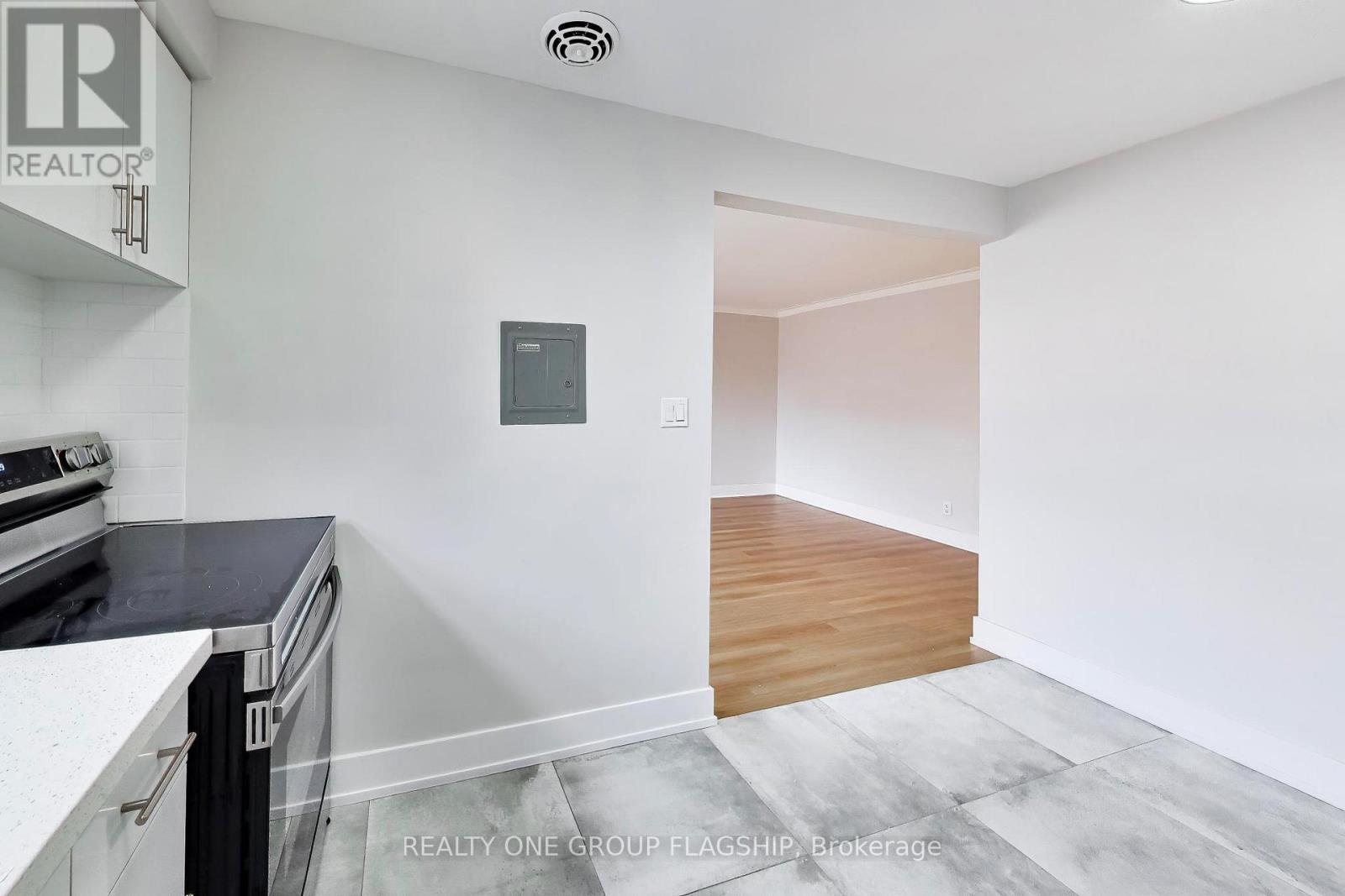 4 - 7 Elmwood Avenue S, Mississauga, Ontario  L5G 3J6 - Photo 10 - W12997104