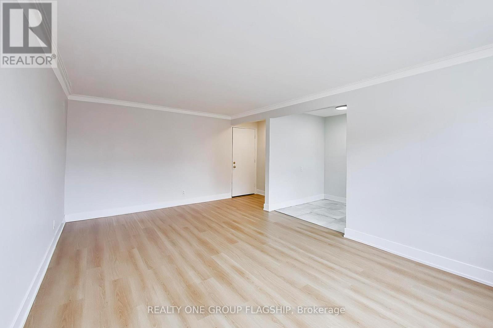 4 - 7 Elmwood Avenue S, Mississauga, Ontario  L5G 3J6 - Photo 6 - W12997104