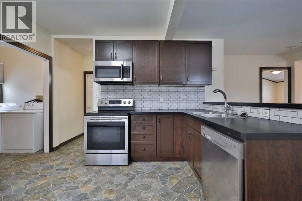 1817 1a Avenue  N, Lethbridge, Alberta  T1H 0A9 - Photo 11 - A2299545