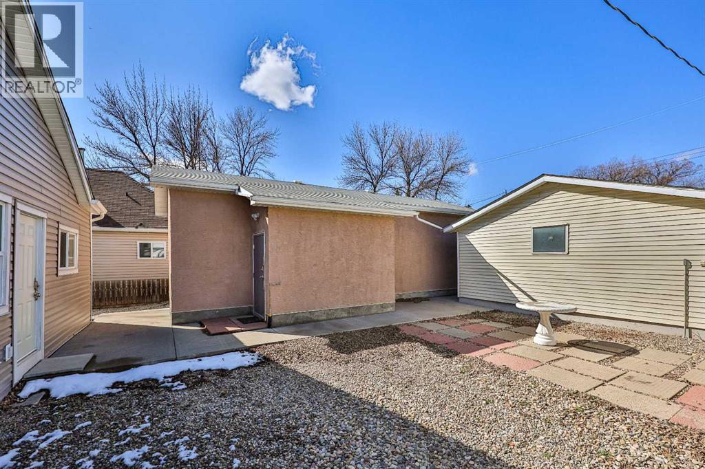 1817 1a Avenue  N, Lethbridge, Alberta  T1H 0A9 - Photo 35 - A2299545