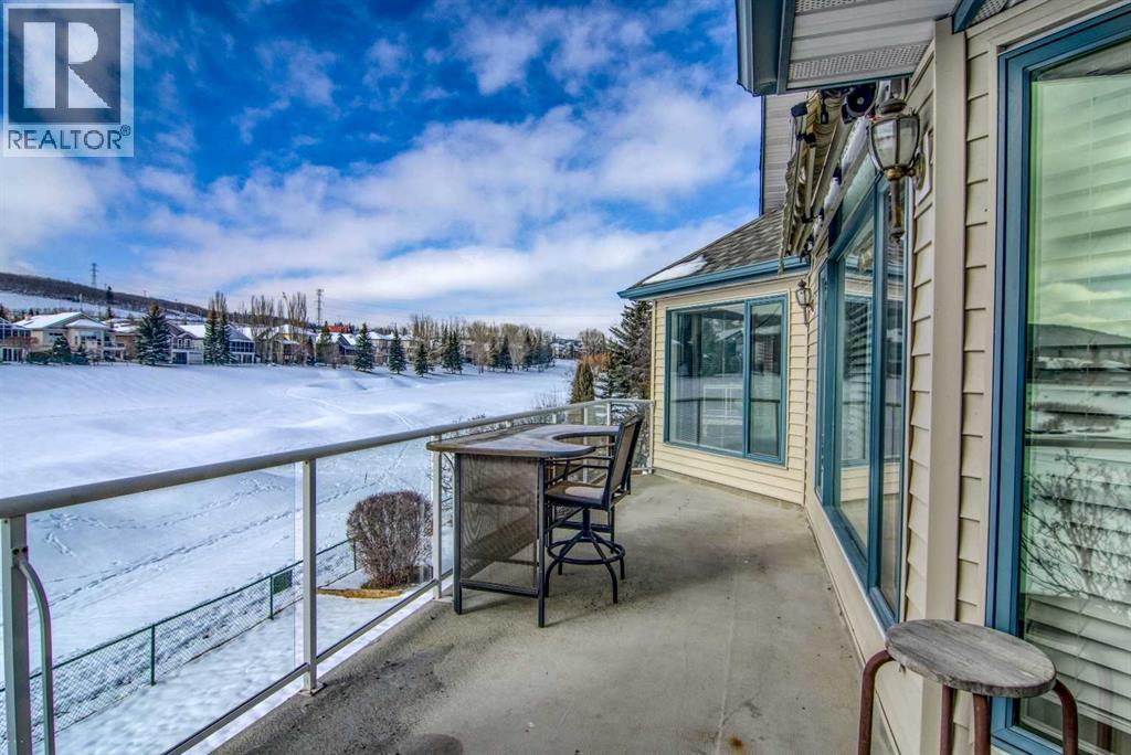 43 Valley Ridge Green NW, Calgary, Alberta  T3B 5L4 - Photo 8 - A2288000