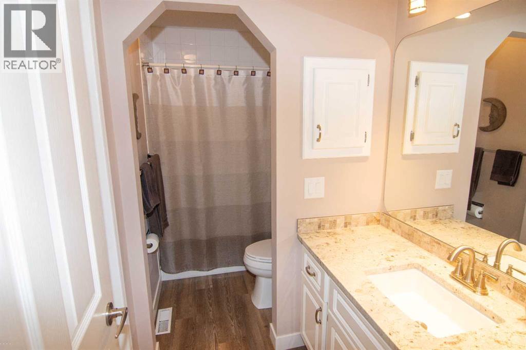 43 Valley Ridge Green NW, Calgary, Alberta  T3B 5L4 - Photo 36 - A2288000