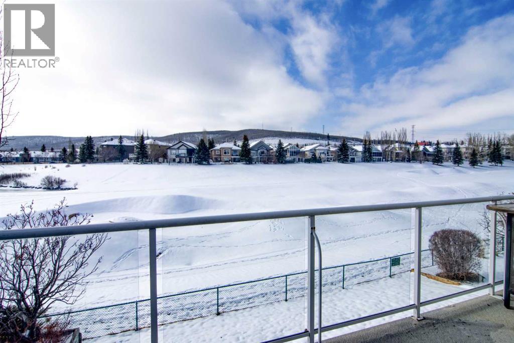 43 Valley Ridge Green NW, Calgary, Alberta  T3B 5L4 - Photo 9 - A2288000