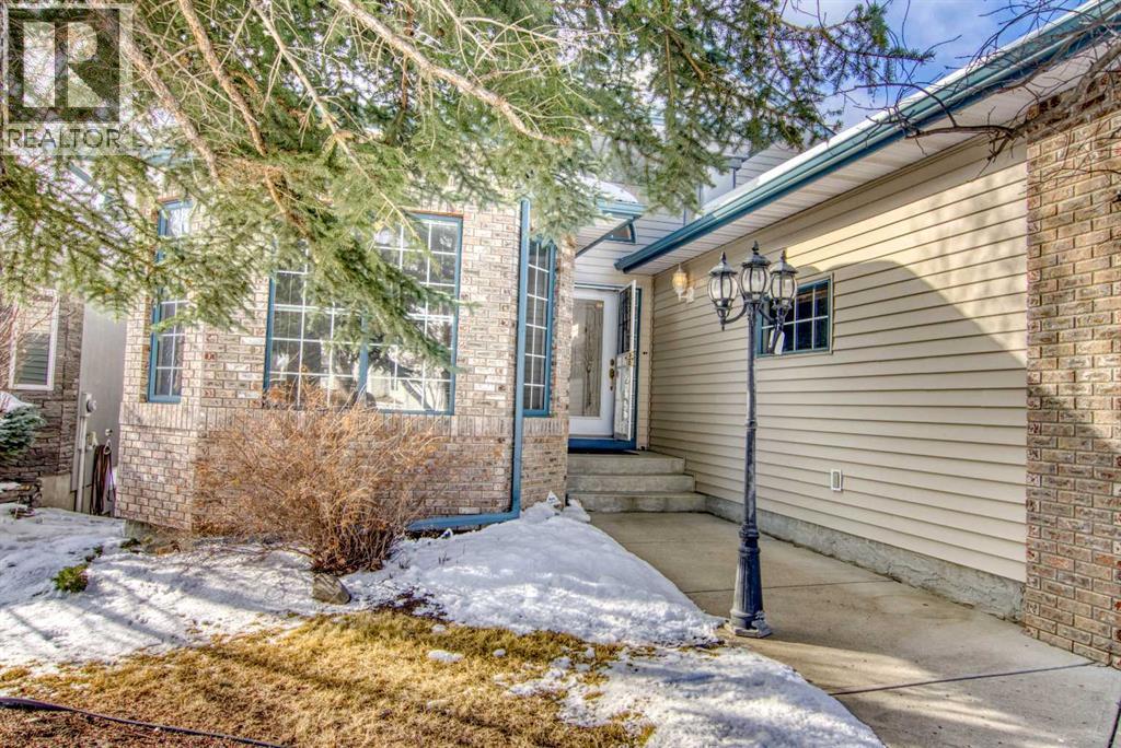 43 Valley Ridge Green NW, Calgary, Alberta  T3B 5L4 - Photo 4 - A2288000