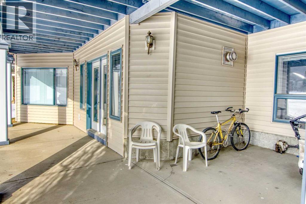 43 Valley Ridge Green NW, Calgary, Alberta  T3B 5L4 - Photo 6 - A2288000