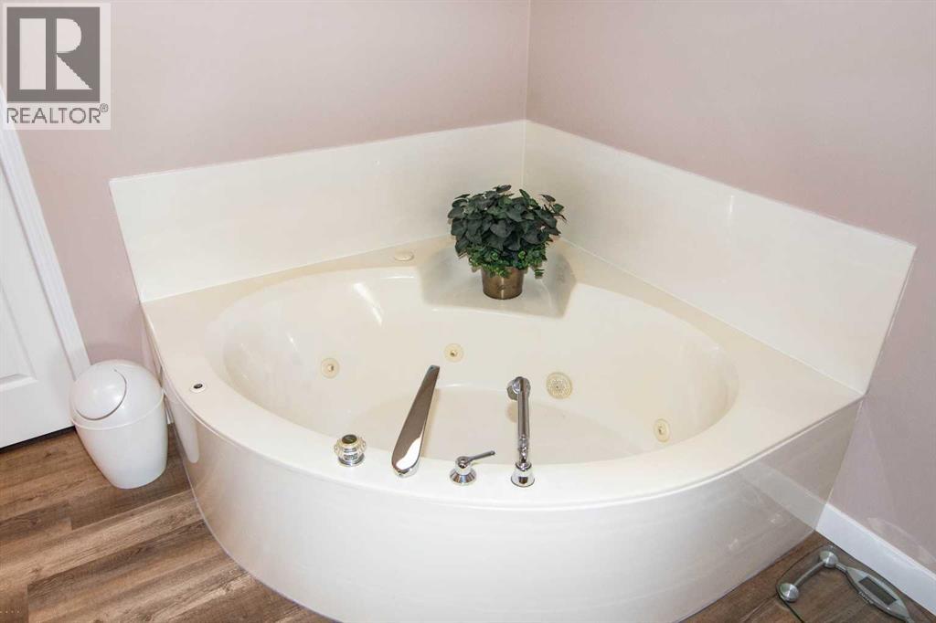 43 Valley Ridge Green NW, Calgary, Alberta  T3B 5L4 - Photo 32 - A2288000