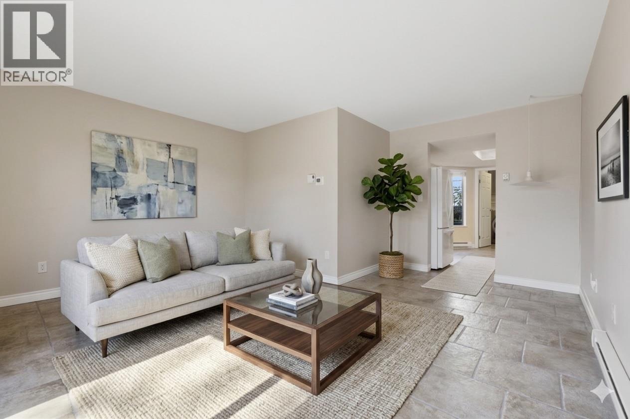 253 E 19th Street, North Vancouver, British Columbia  V7L 2Z1 - Photo 2 - R3110427