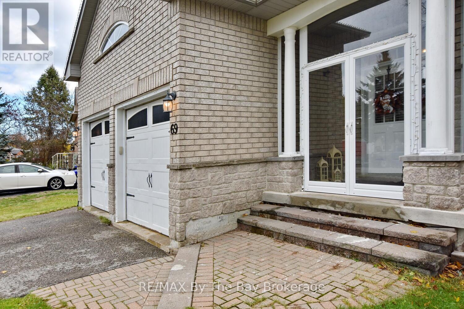 69 Caribou Trail, Wasaga Beach, Ontario  L9Z 1N3 - Photo 2 - S13000372