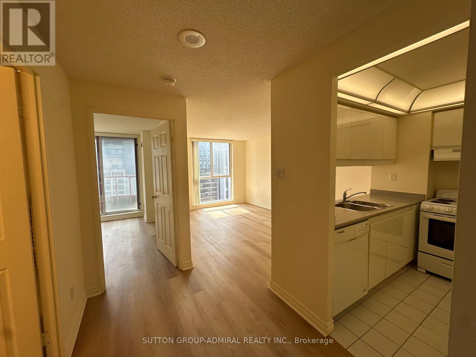 3102 - 736 Bay Street, Toronto, Ontario  M5G 1N6 - Photo 2 - C12873898
