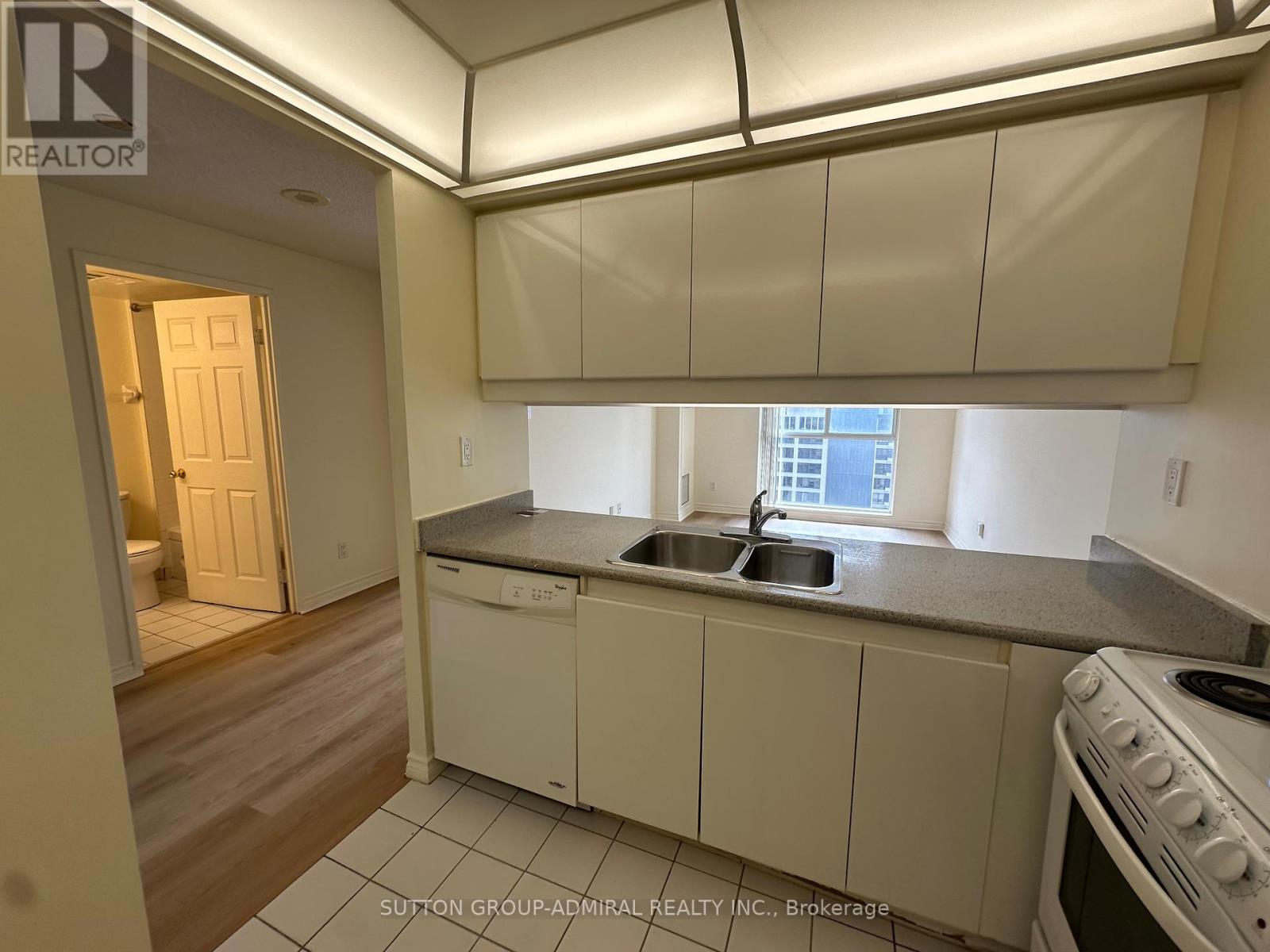 3102 - 736 Bay Street, Toronto, Ontario  M5G 1N6 - Photo 9 - C12873898