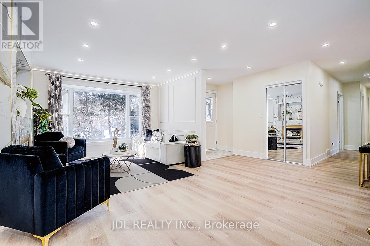 15 Crossburn Drive, Toronto, Ontario  M3B 2Z3 - Photo 8 - C13000366