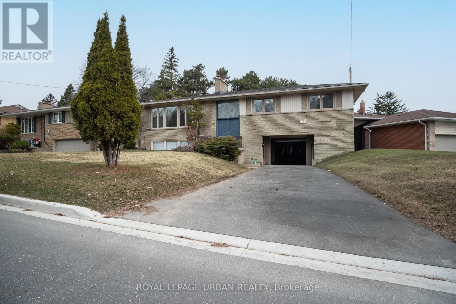 9 PAGE AVENUE, Toronto, Ontario