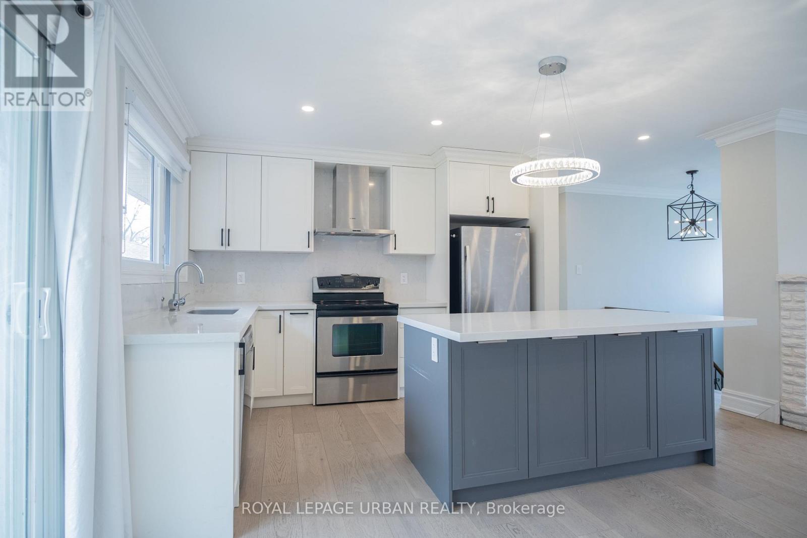 9 Page Avenue, Toronto, Ontario  M2K 2B3 - Photo 10 - C13000394