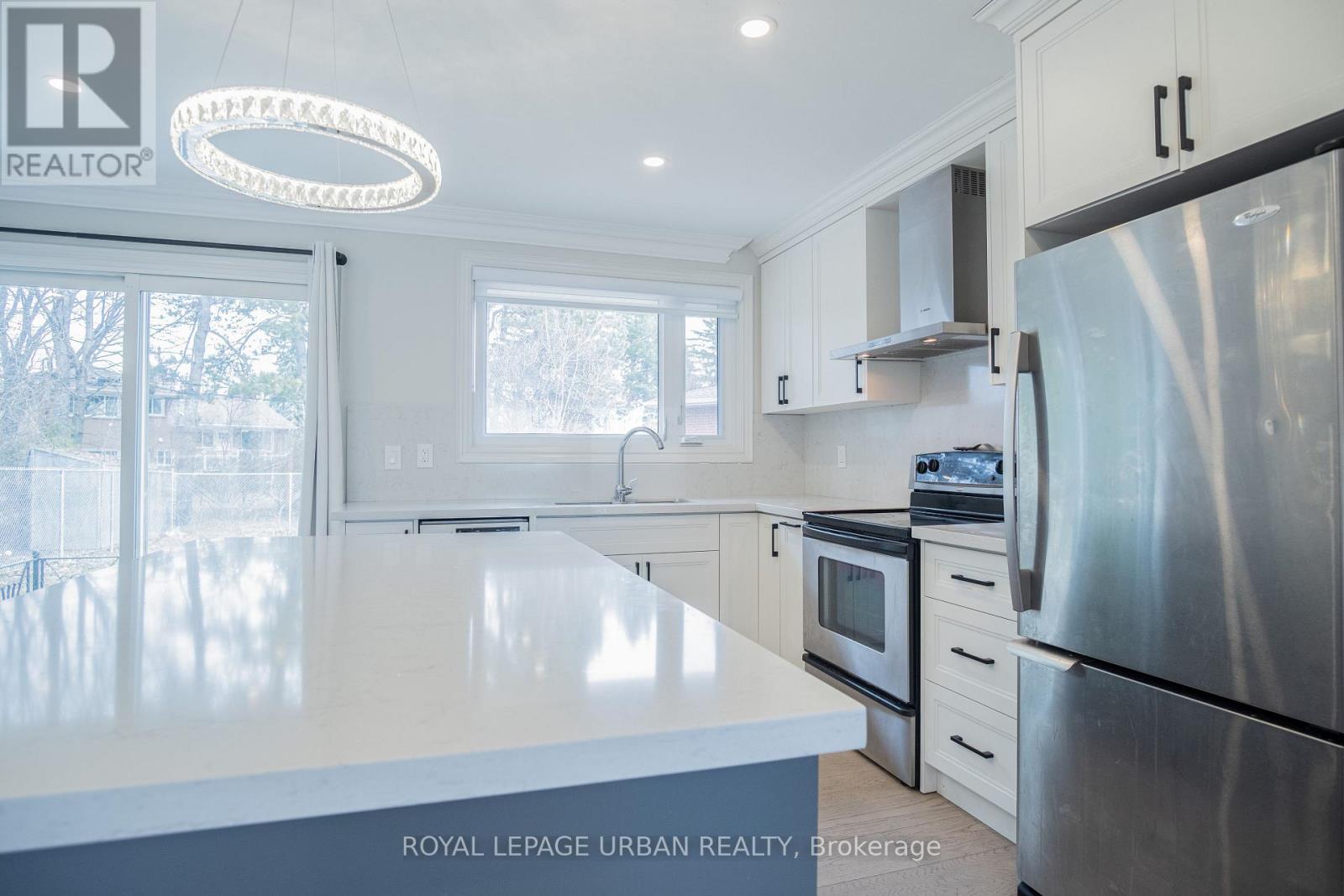 9 Page Avenue, Toronto, Ontario  M2K 2B3 - Photo 11 - C13000394