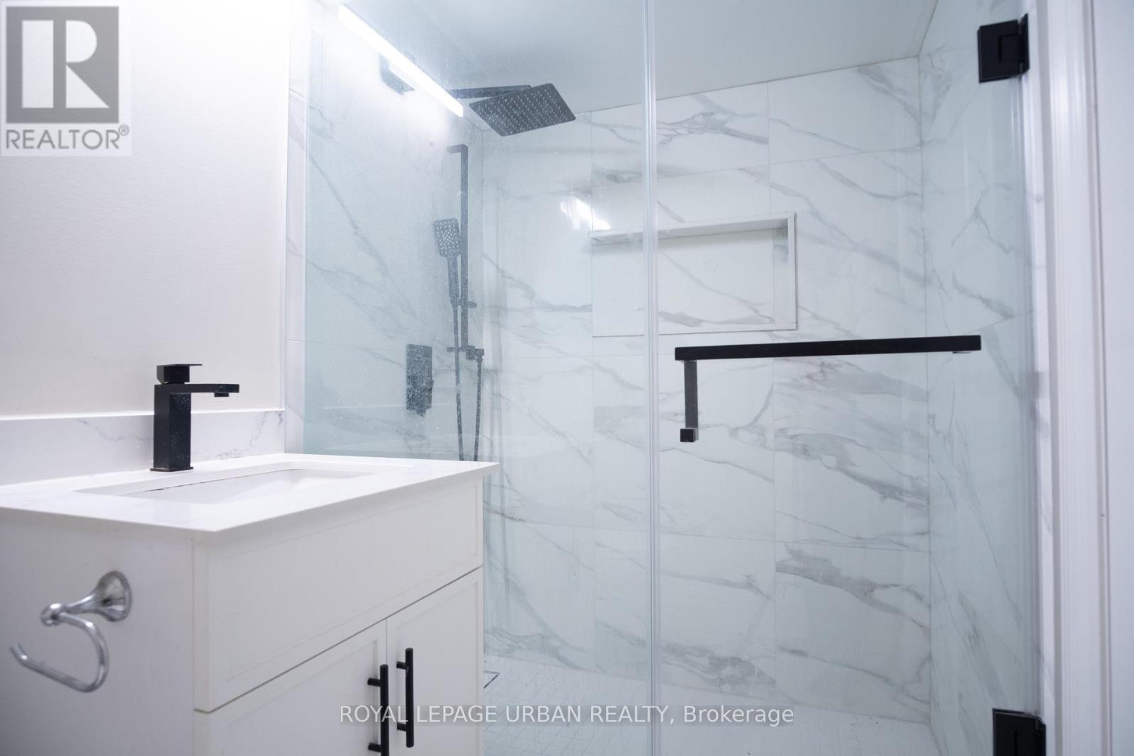 9 Page Avenue, Toronto, Ontario  M2K 2B3 - Photo 12 - C13000394