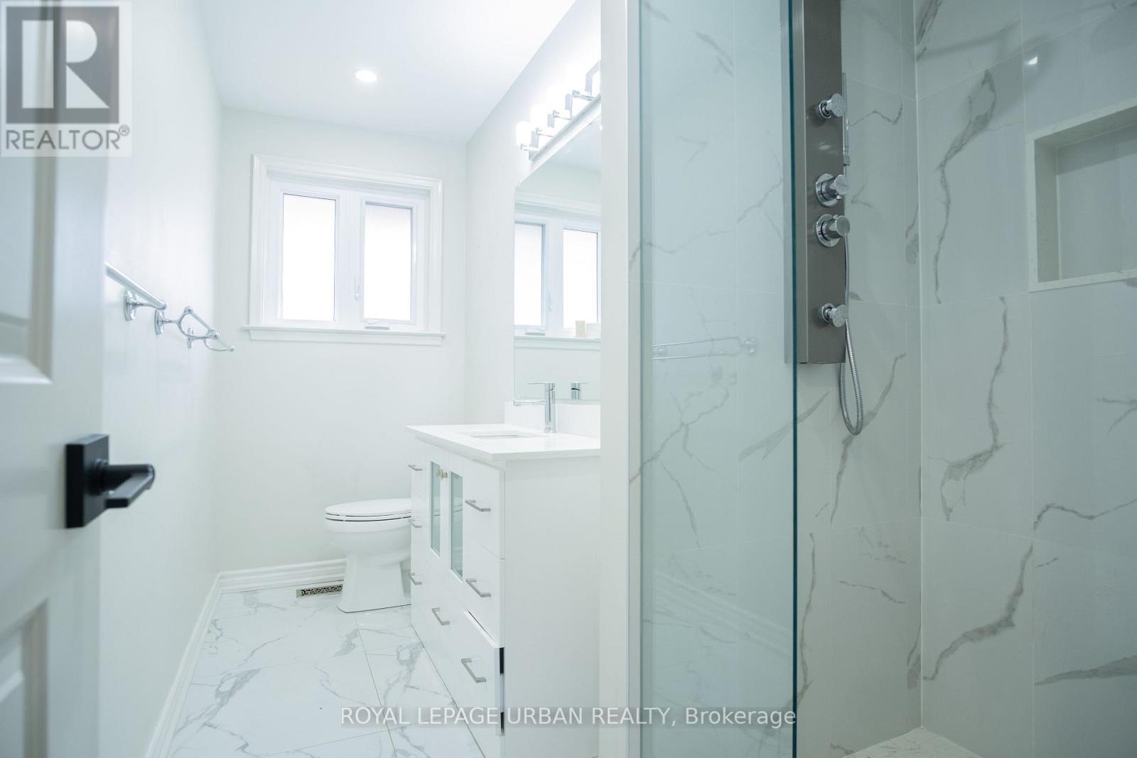 9 Page Avenue, Toronto, Ontario  M2K 2B3 - Photo 13 - C13000394