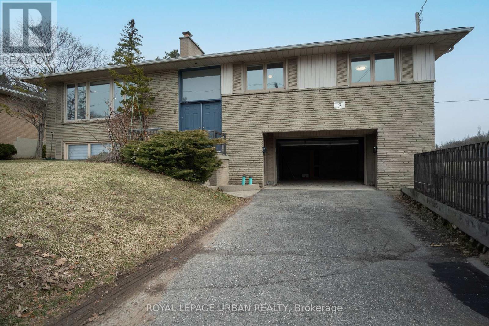 9 Page Avenue, Toronto, Ontario  M2K 2B3 - Photo 2 - C13000394