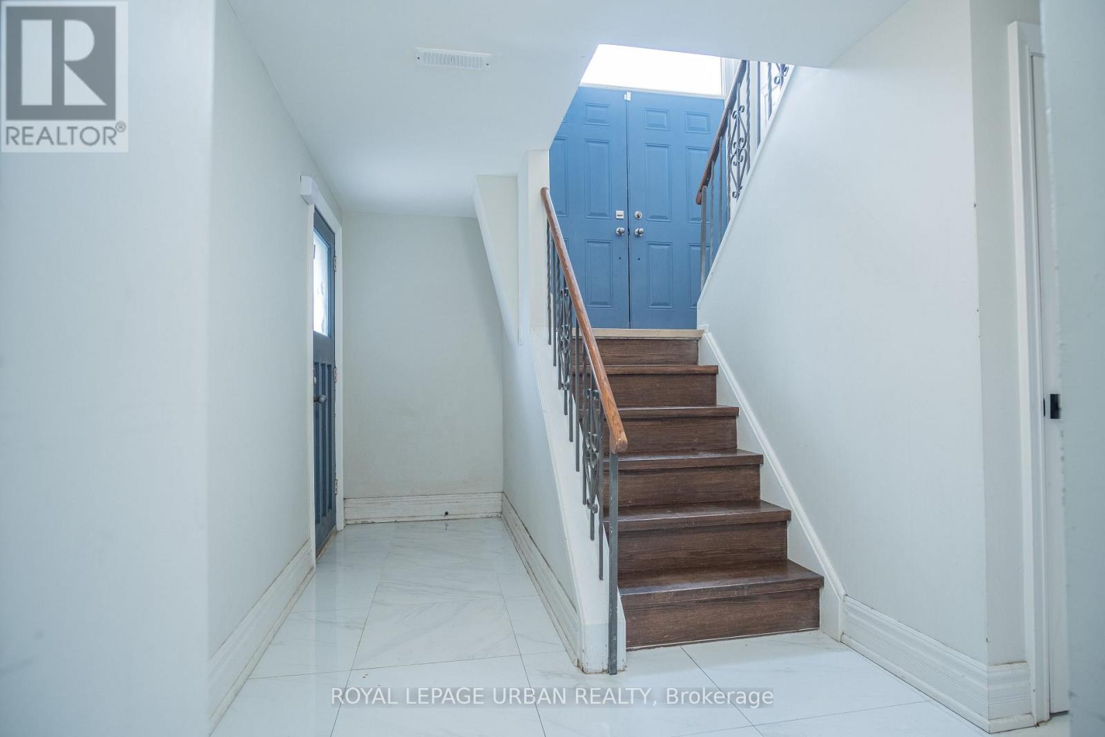 9 Page Avenue, Toronto, Ontario  M2K 2B3 - Photo 24 - C13000394