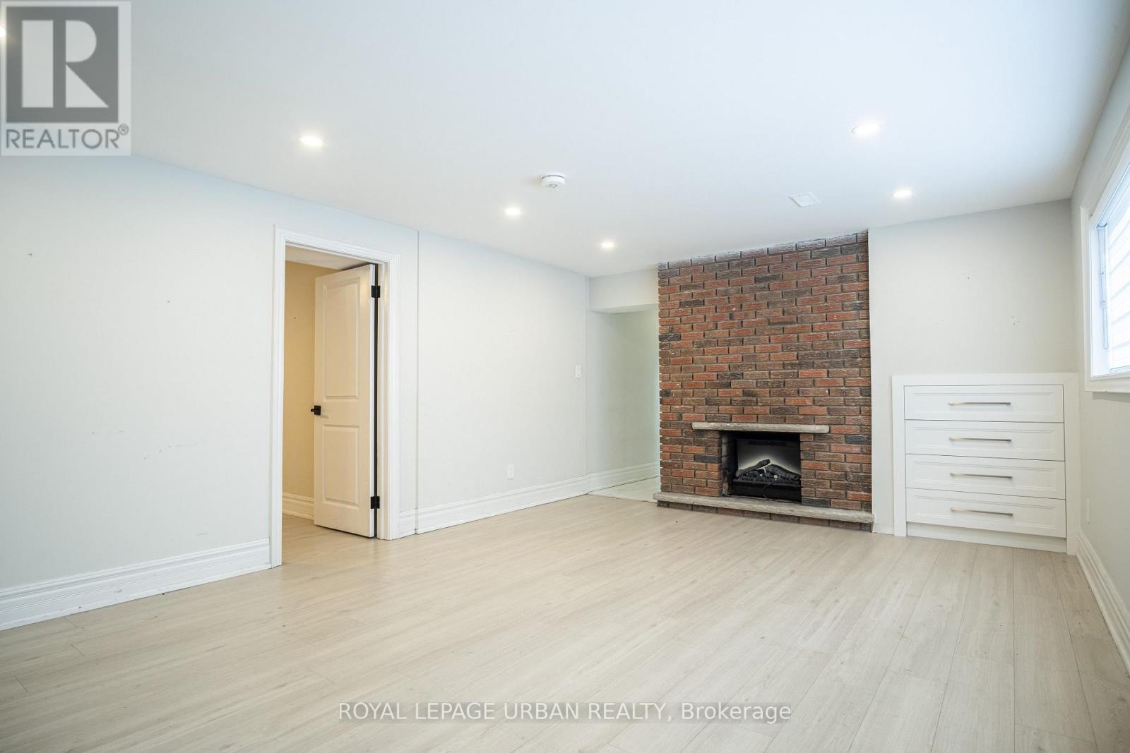 9 Page Avenue, Toronto, Ontario  M2K 2B3 - Photo 29 - C13000394