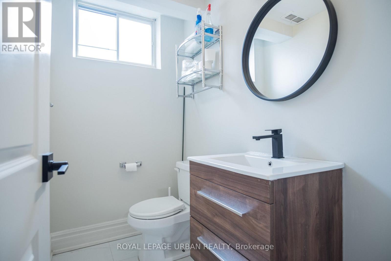 9 Page Avenue, Toronto, Ontario  M2K 2B3 - Photo 34 - C13000394