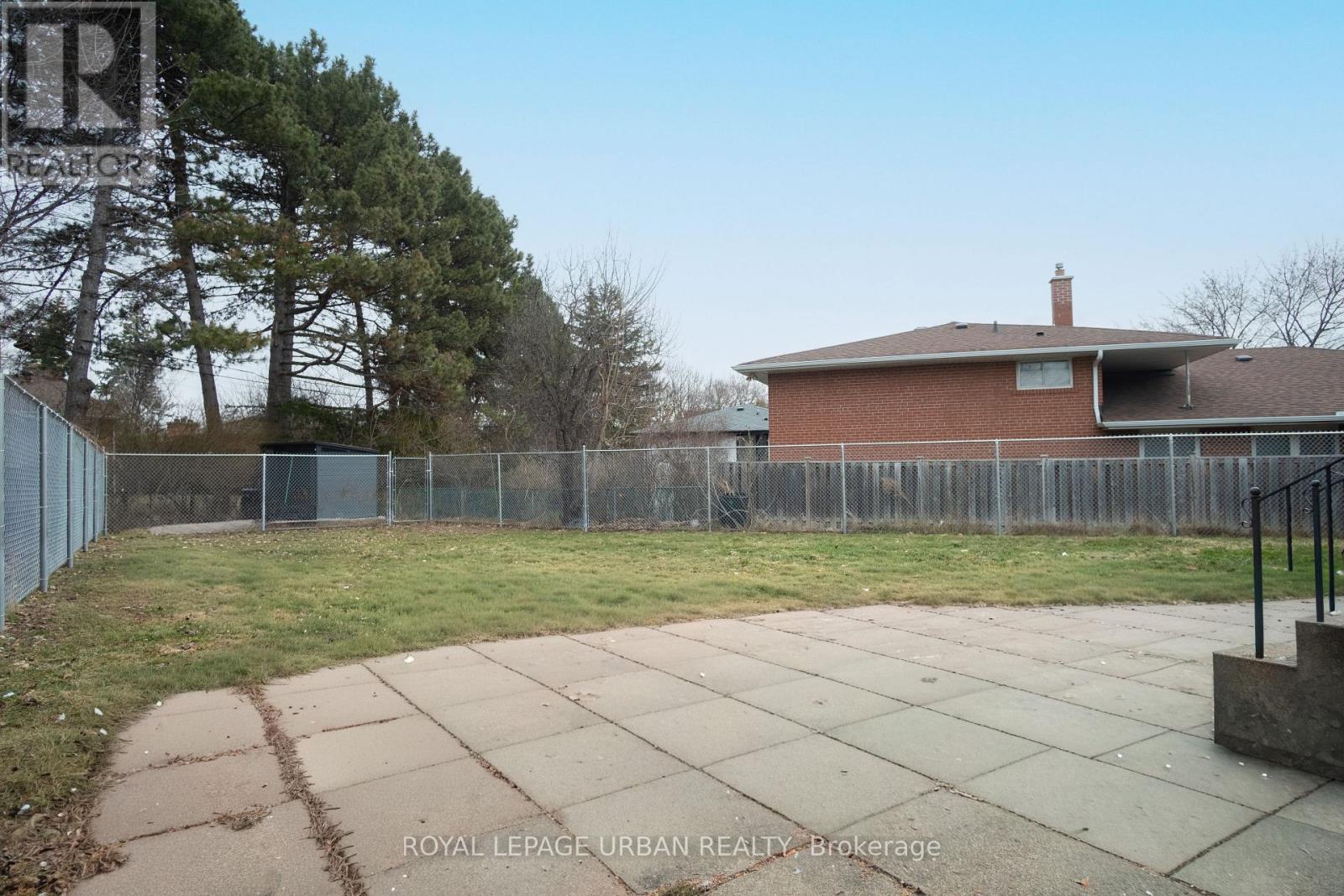 9 Page Avenue, Toronto, Ontario  M2K 2B3 - Photo 36 - C13000394