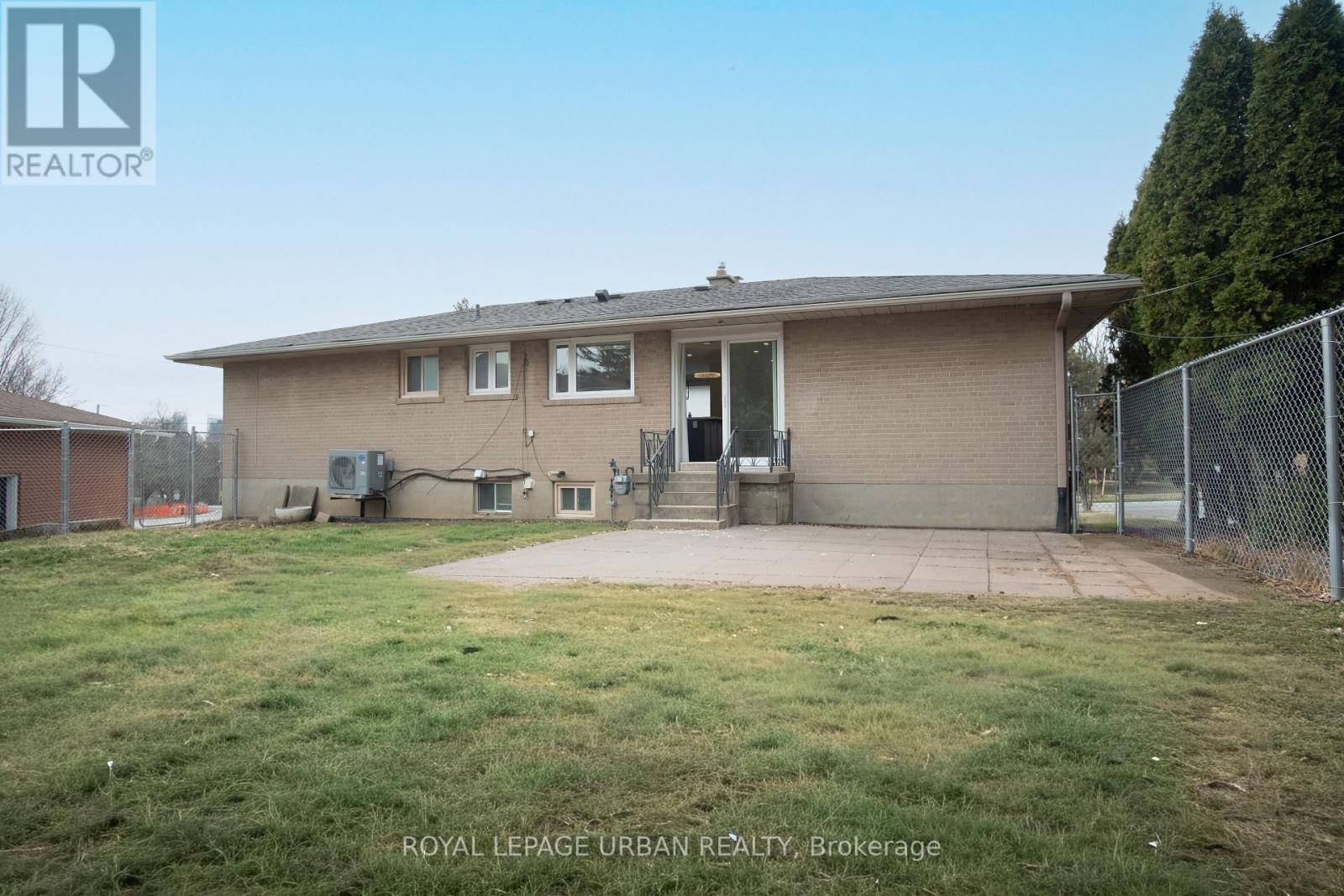 9 Page Avenue, Toronto, Ontario  M2K 2B3 - Photo 38 - C13000394