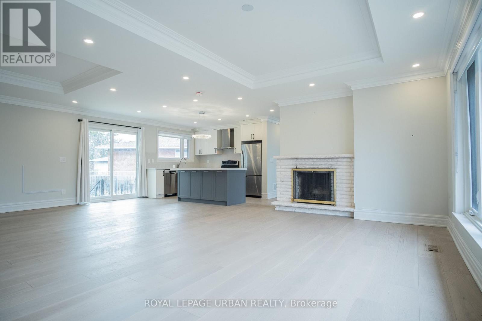 9 Page Avenue, Toronto, Ontario  M2K 2B3 - Photo 5 - C13000394