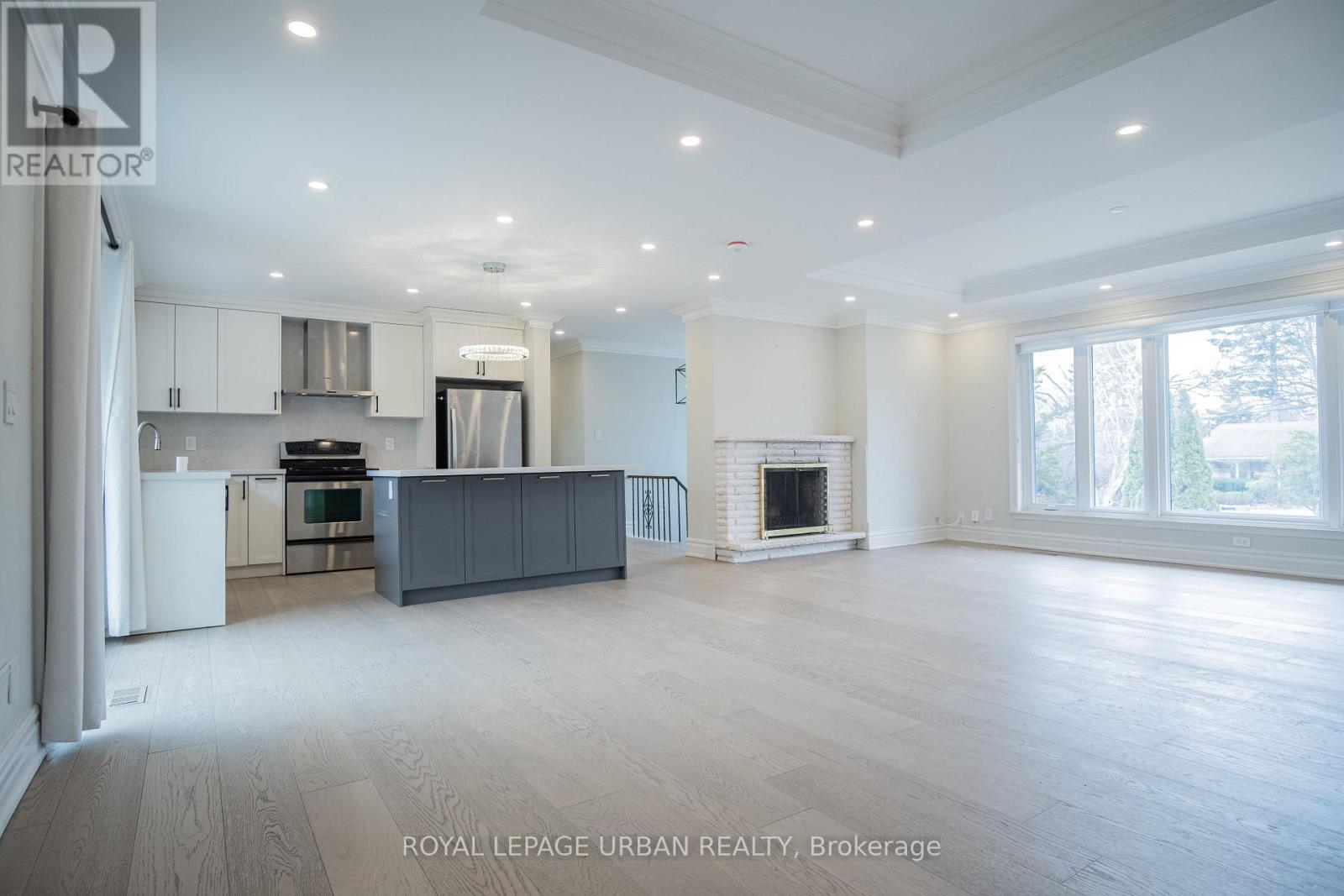 9 Page Avenue, Toronto, Ontario  M2K 2B3 - Photo 7 - C13000394