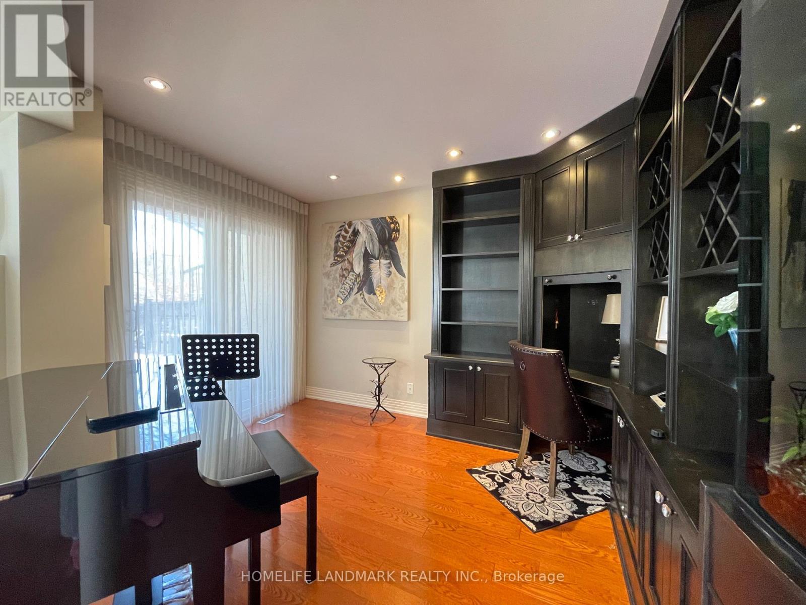 35 Gardiner Road E, Toronto, Ontario  M5P 3B6 - Photo 11 - C13000450