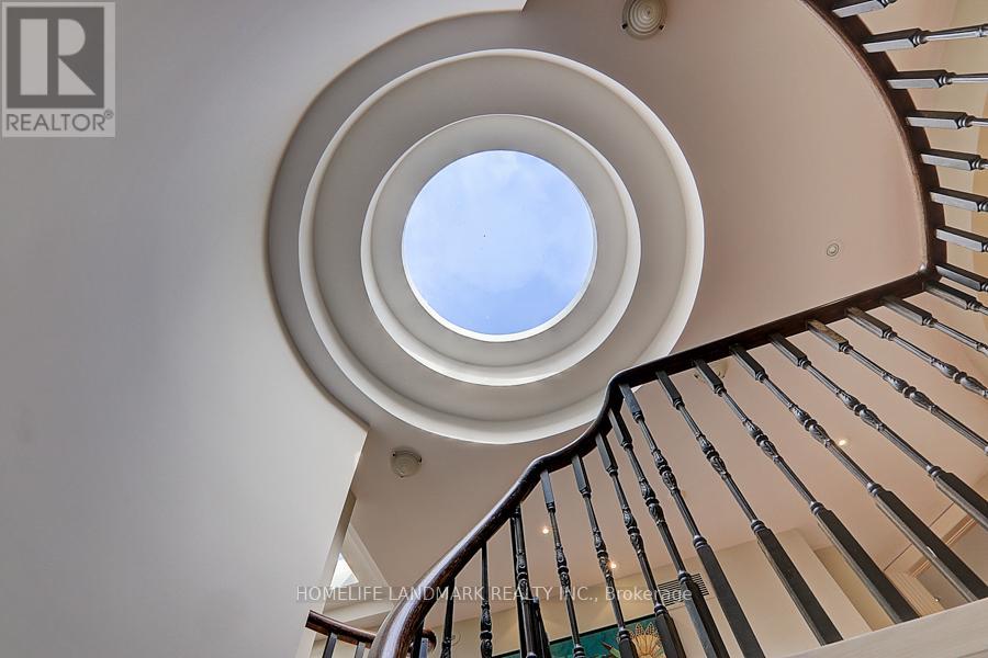 35 Gardiner Road E, Toronto, Ontario  M5P 3B6 - Photo 14 - C13000450