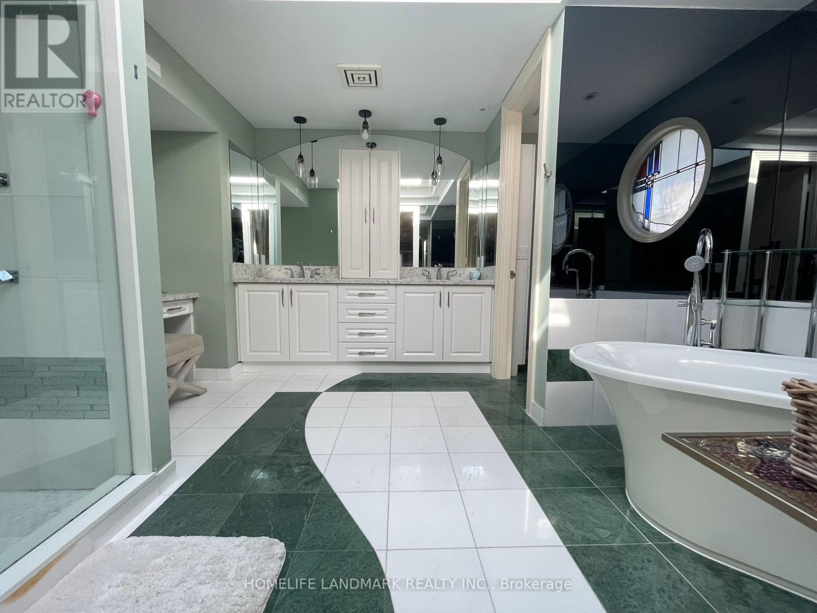 35 Gardiner Road E, Toronto, Ontario  M5P 3B6 - Photo 18 - C13000450