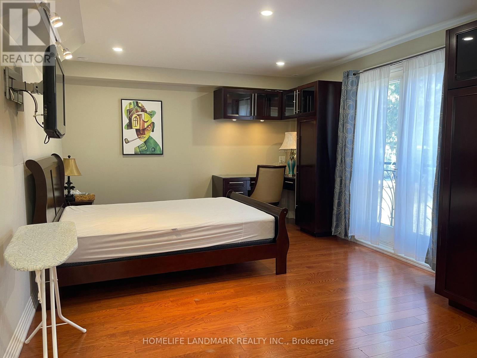 35 Gardiner Road E, Toronto, Ontario  M5P 3B6 - Photo 24 - C13000450