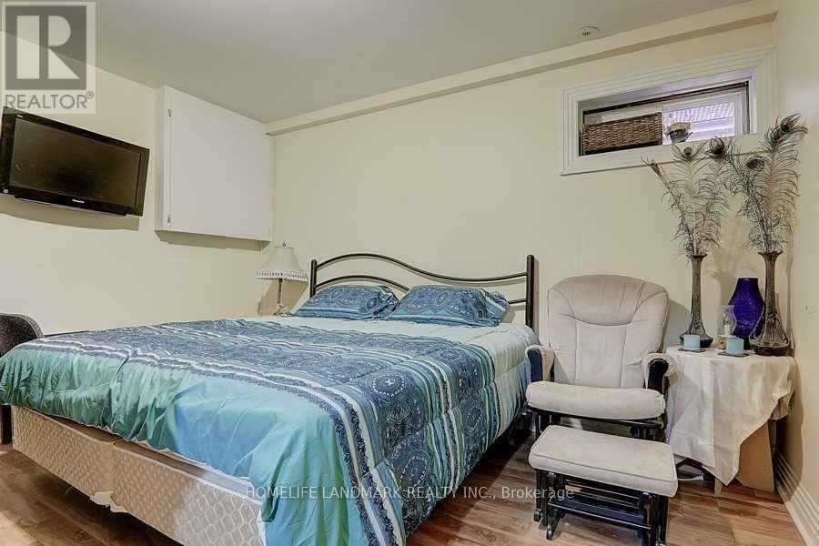 35 Gardiner Road E, Toronto, Ontario  M5P 3B6 - Photo 27 - C13000450