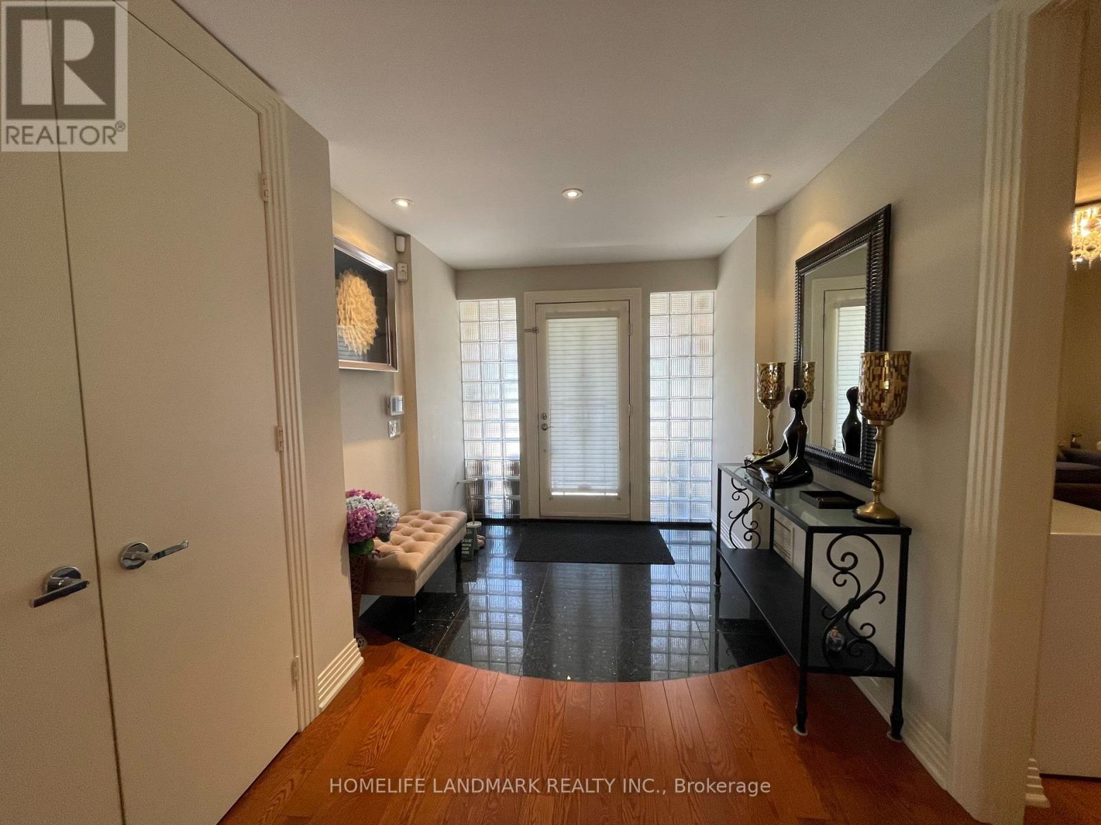 35 Gardiner Road E, Toronto, Ontario  M5P 3B6 - Photo 4 - C13000450