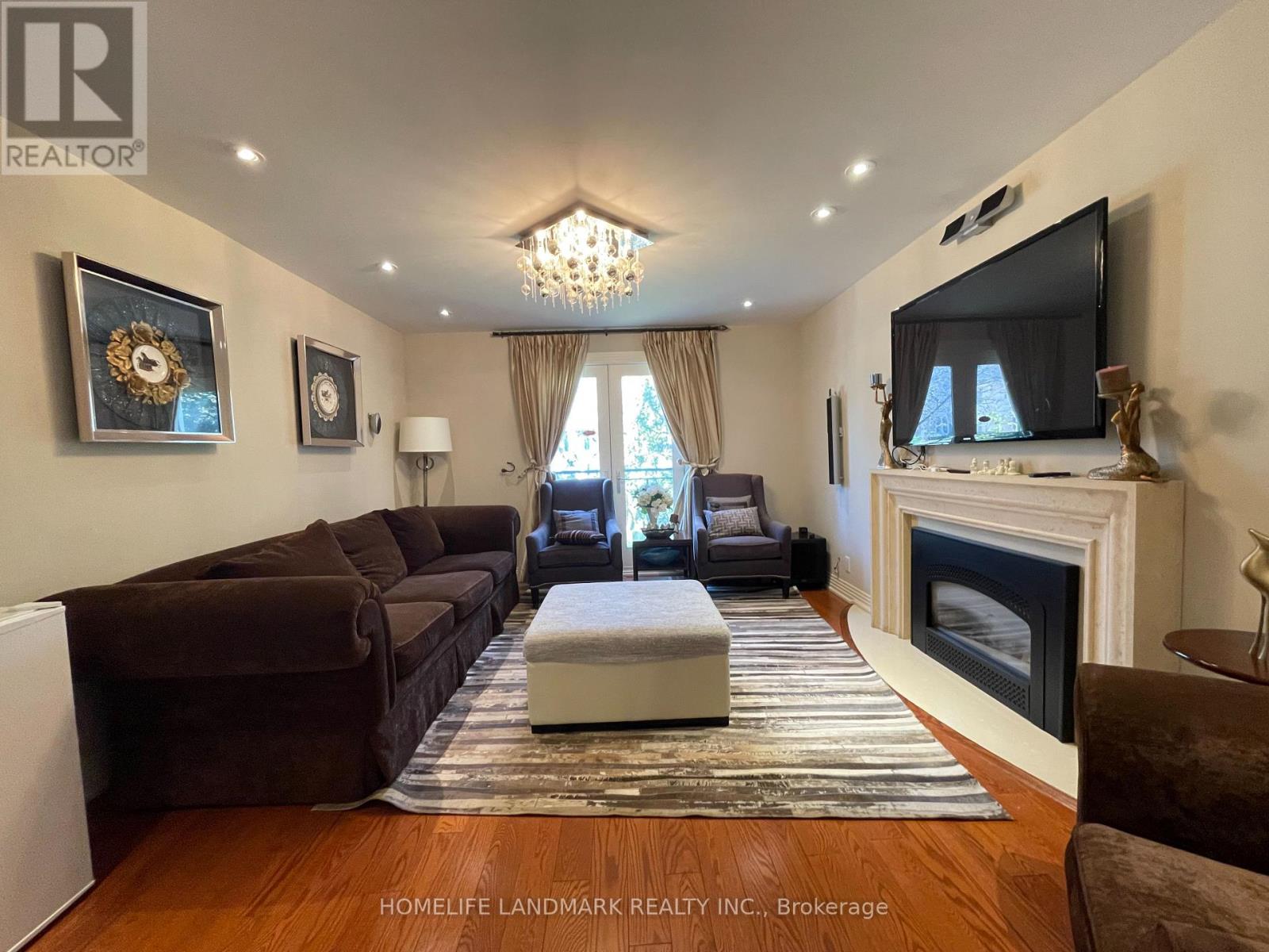 35 Gardiner Road E, Toronto, Ontario  M5P 3B6 - Photo 5 - C13000450