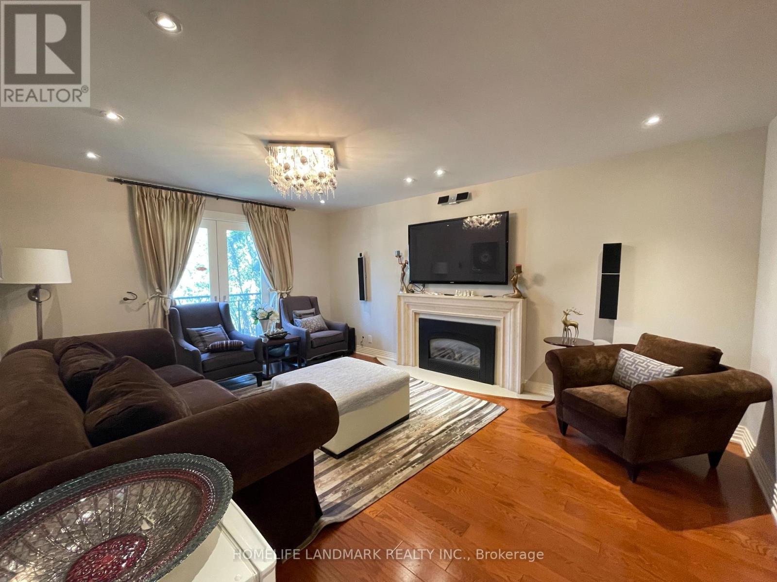 35 Gardiner Road E, Toronto, Ontario  M5P 3B6 - Photo 6 - C13000450