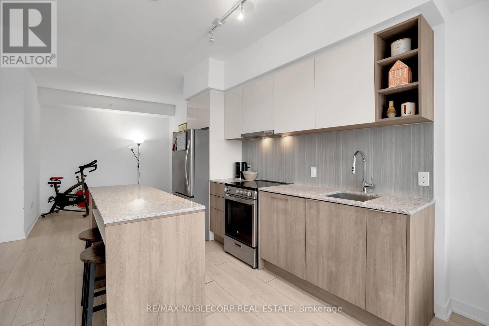 923 - 31 Tippett Road, Toronto, Ontario  M3H 2V1 - Photo 14 - C13000578