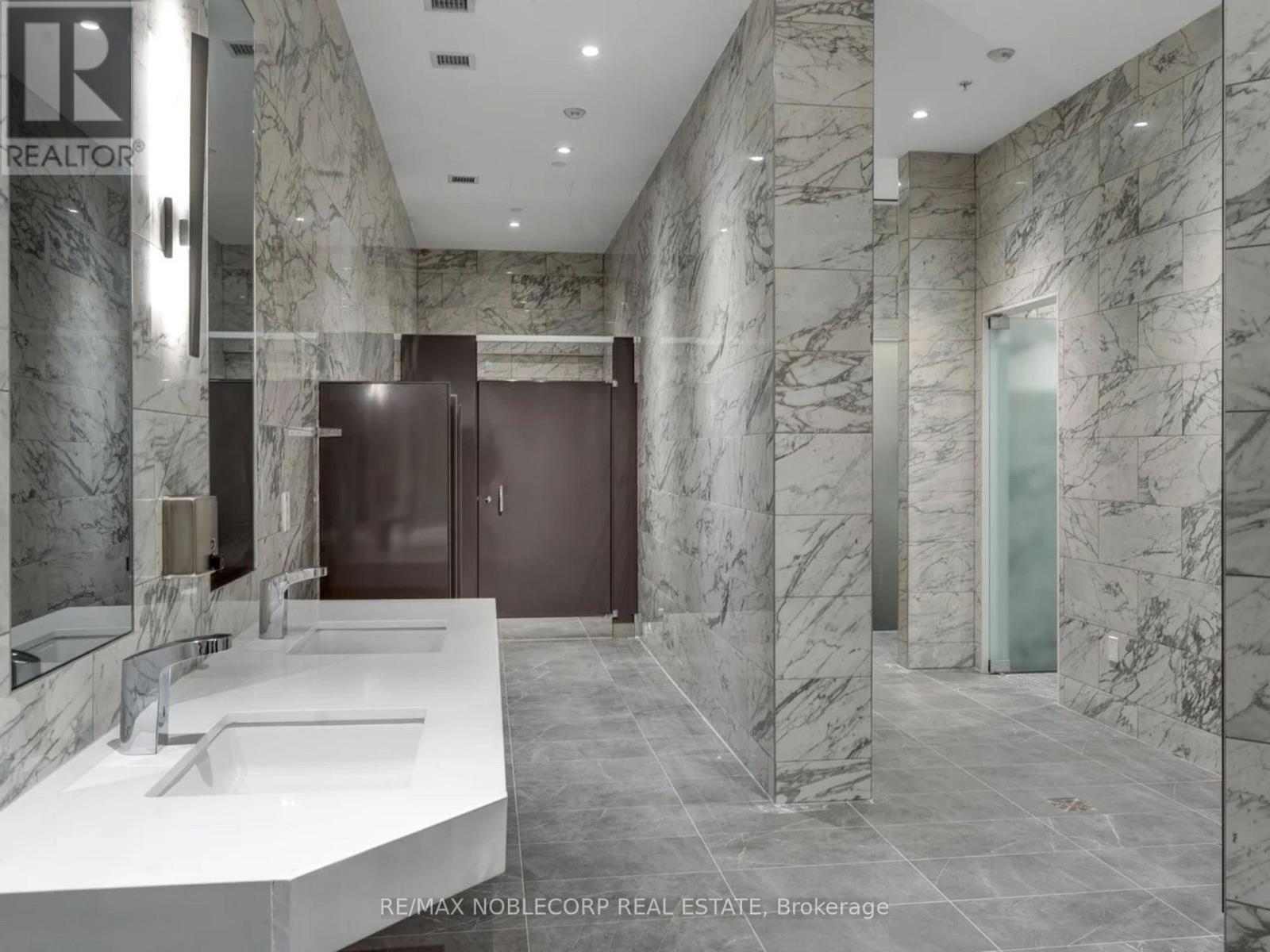 923 - 31 Tippett Road, Toronto, Ontario  M3H 2V1 - Photo 34 - C13000578