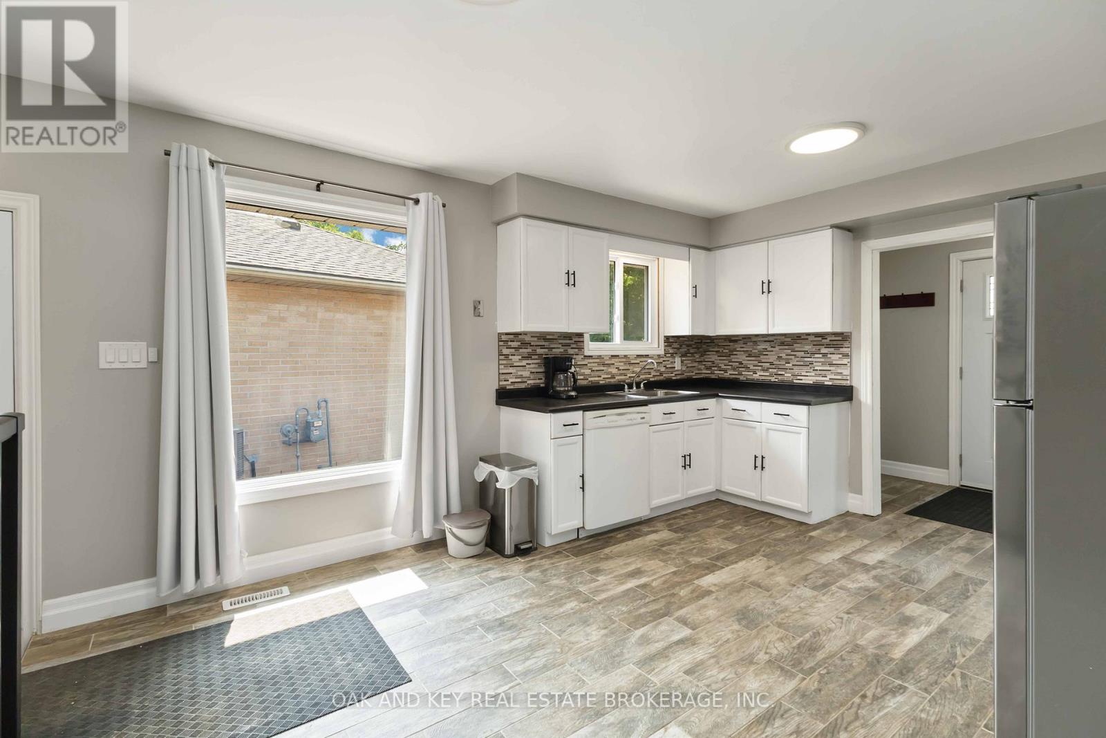 6 Weymouth Drive, London East, Ontario  N5V 4E7 - Photo 8 - X12660902