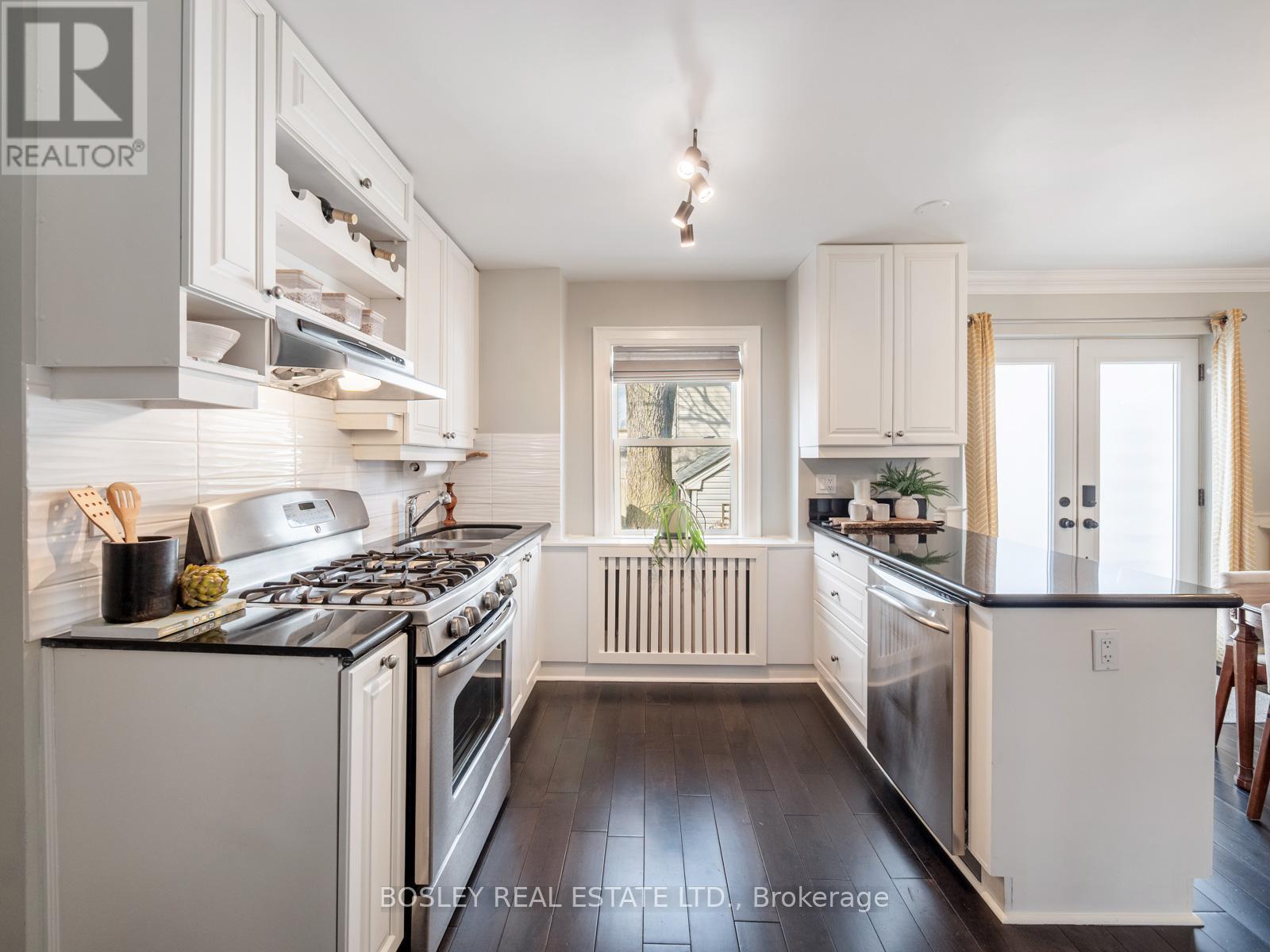 1070 Woodbine Avenue, Toronto, Ontario  M4C 4C5 - Photo 16 - E13000206