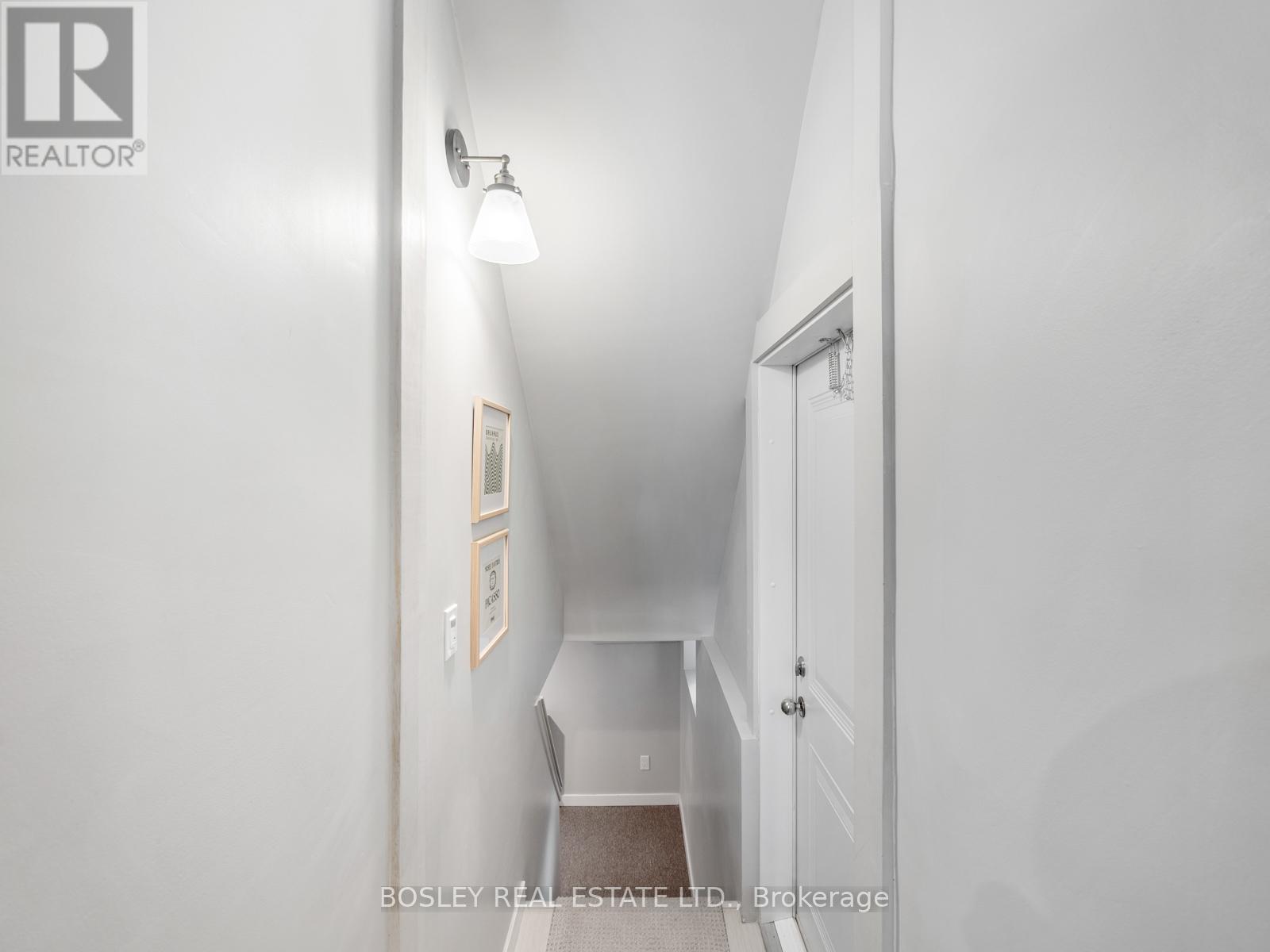 1070 Woodbine Avenue, Toronto, Ontario  M4C 4C5 - Photo 31 - E13000206