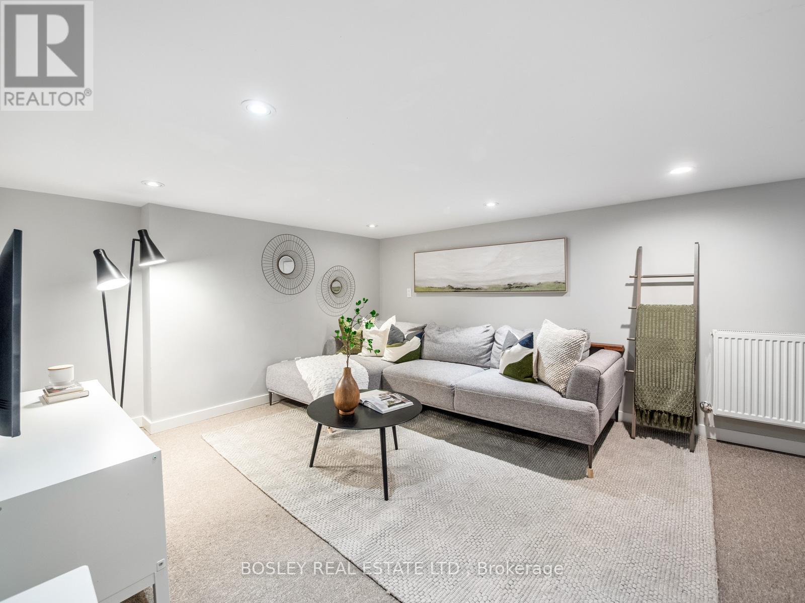 1070 Woodbine Avenue, Toronto, Ontario  M4C 4C5 - Photo 32 - E13000206