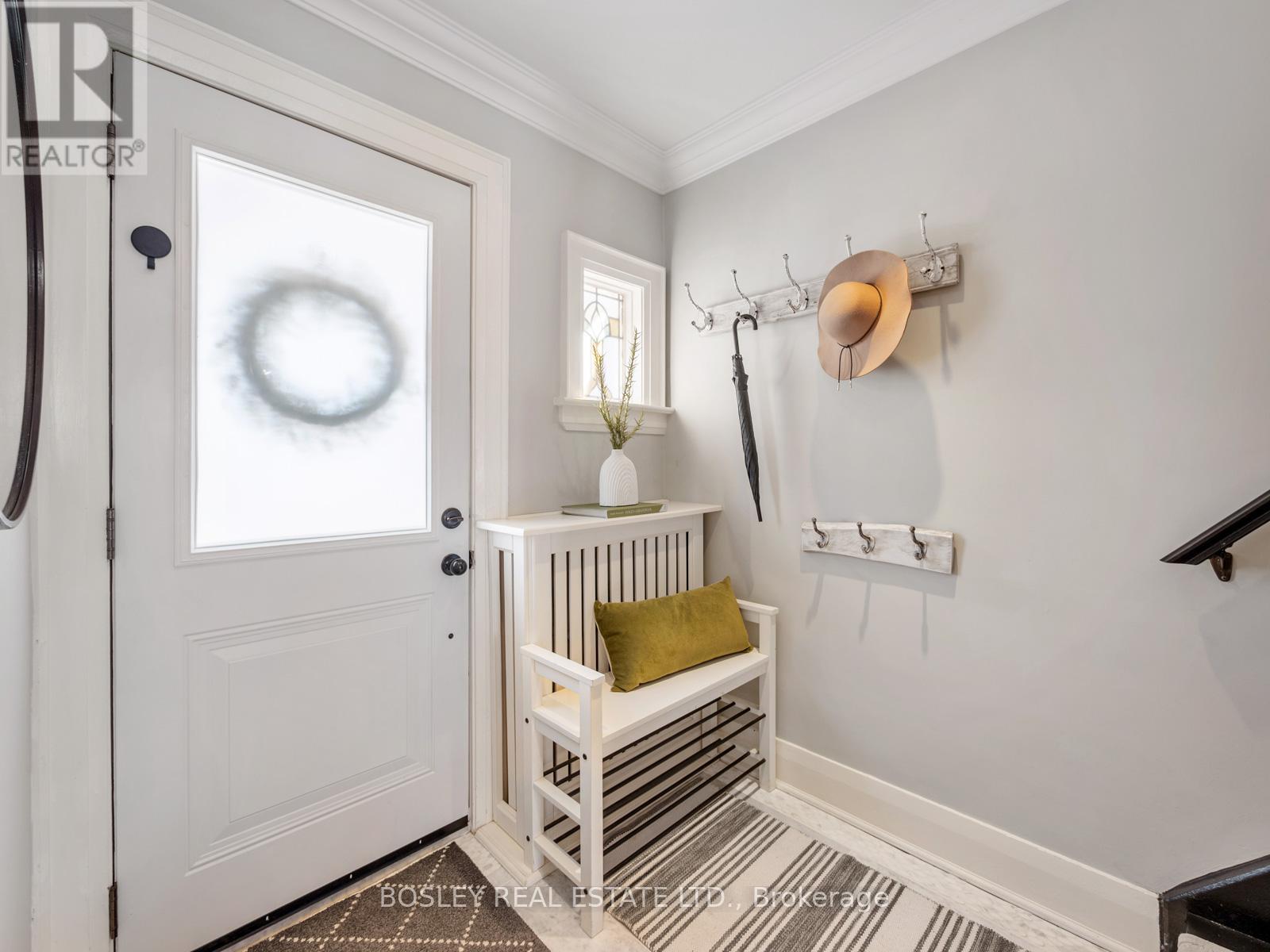 1070 Woodbine Avenue, Toronto, Ontario  M4C 4C5 - Photo 4 - E13000206