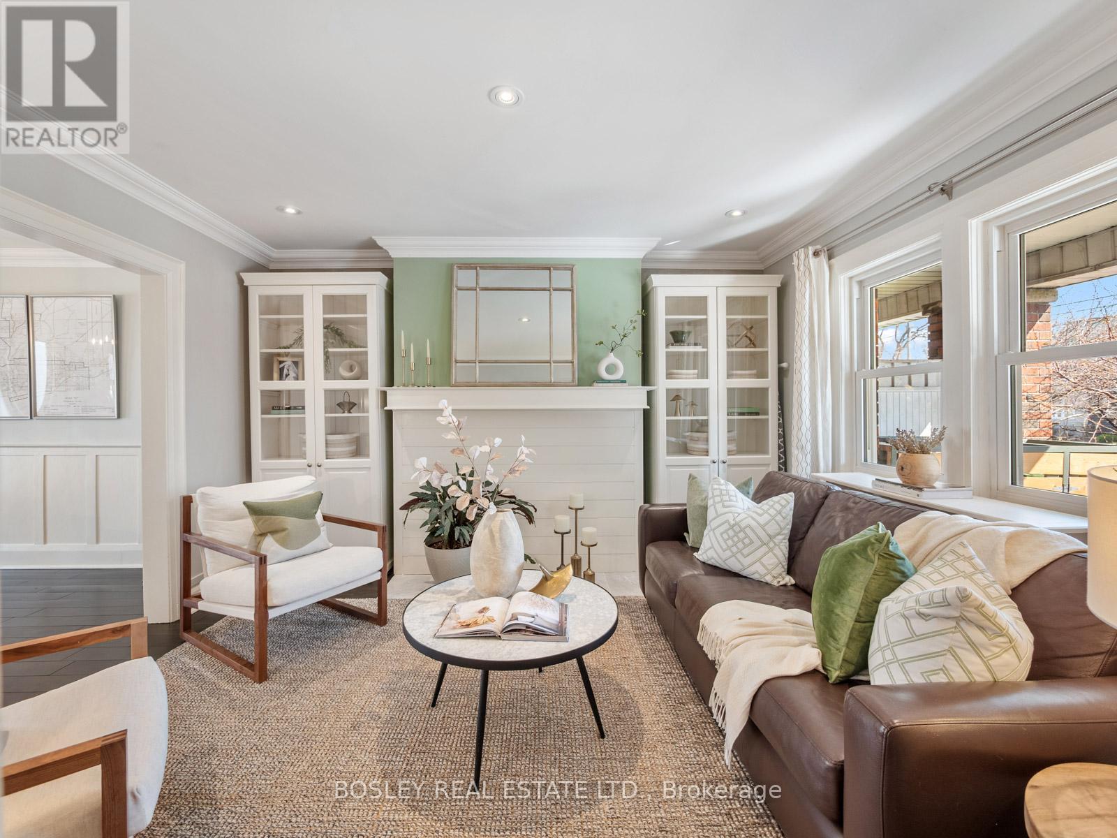 1070 Woodbine Avenue, Toronto, Ontario  M4C 4C5 - Photo 6 - E13000206