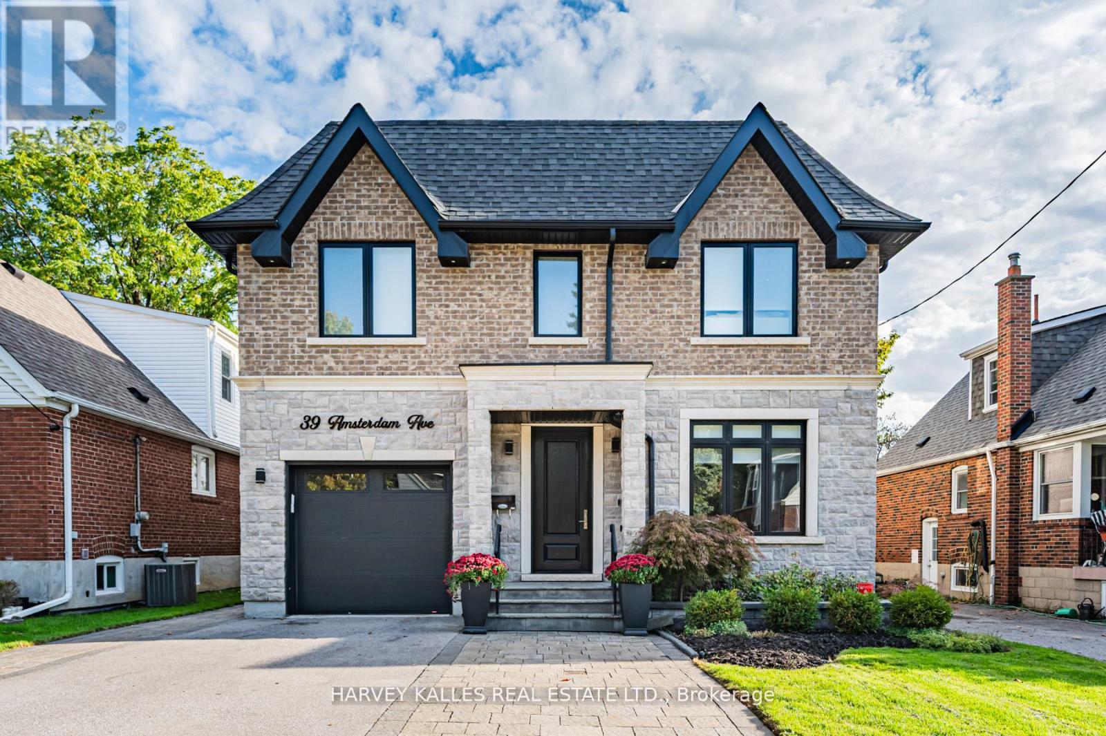 39 AMSTERDAM AVENUE, Toronto, Ontario