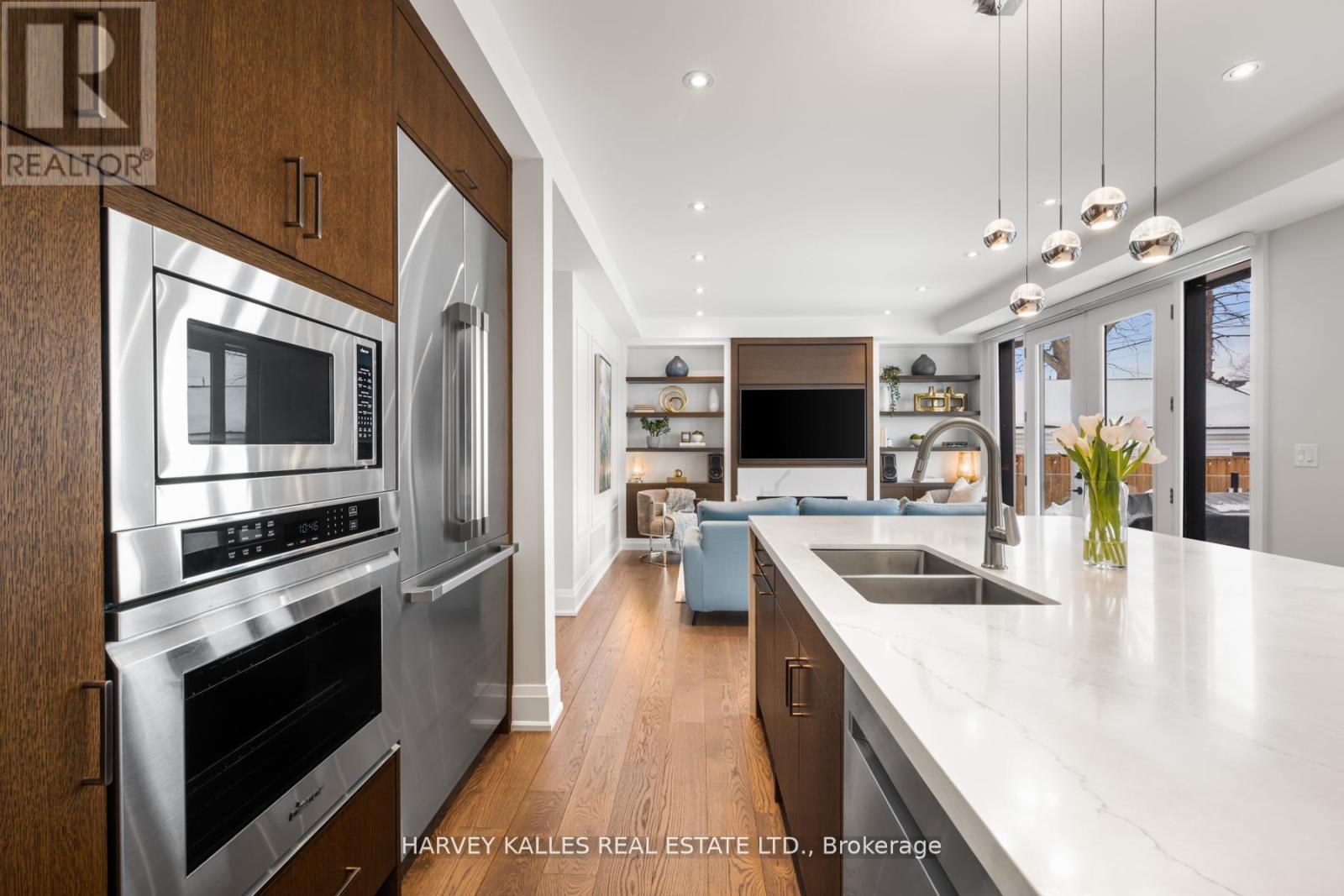 39 Amsterdam Avenue, Toronto (O'connor-Parkview), Ontario  M4B 2B9 - Photo 11 - E13000340