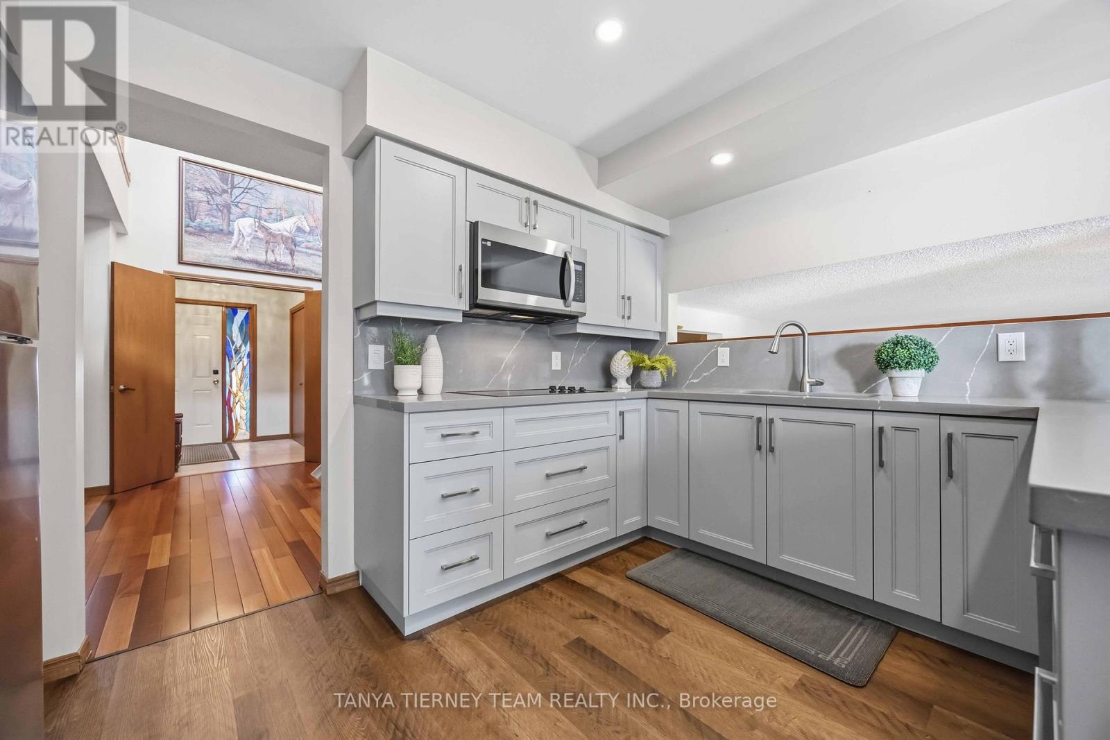 575 Park Crescent, Pickering, Ontario  L1W 2E1 - Photo 11 - E13000408