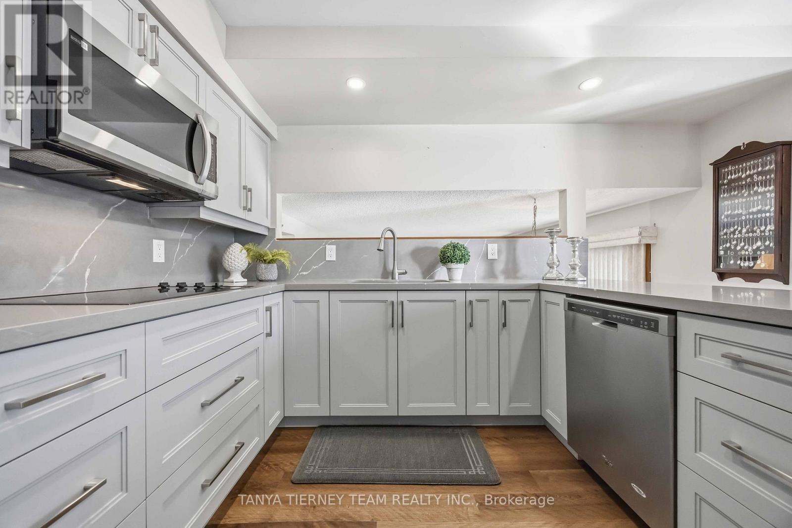 575 Park Crescent, Pickering, Ontario  L1W 2E1 - Photo 12 - E13000408