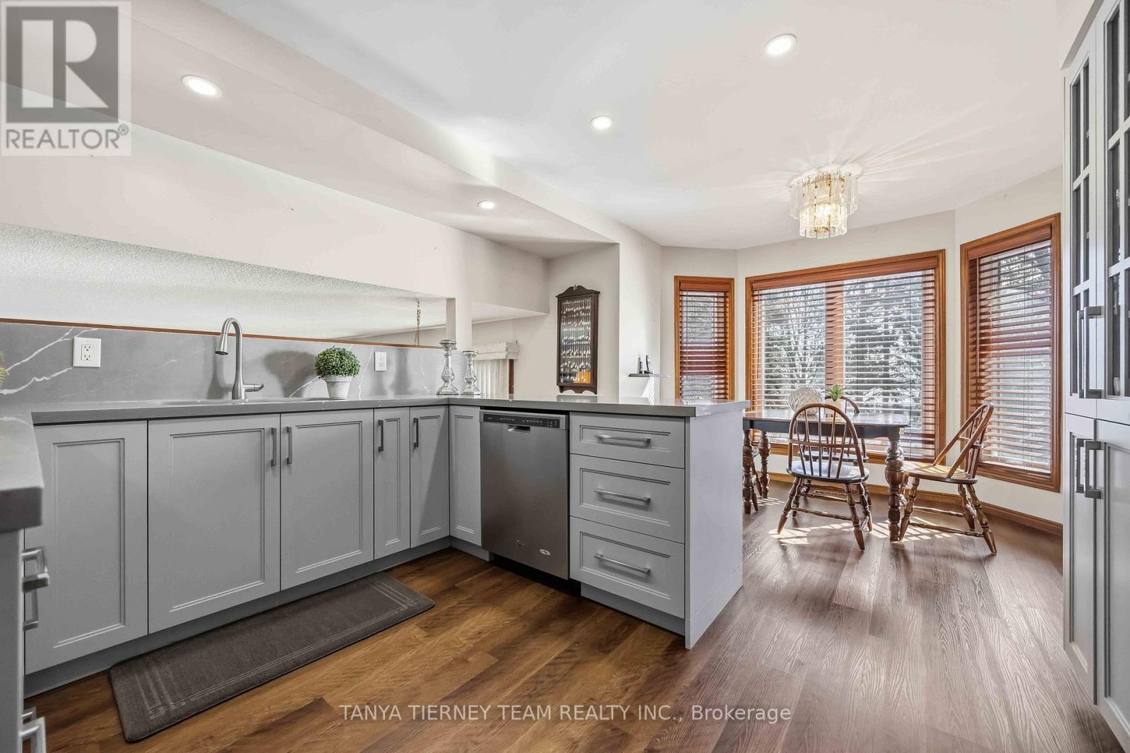 575 Park Crescent, Pickering, Ontario  L1W 2E1 - Photo 13 - E13000408