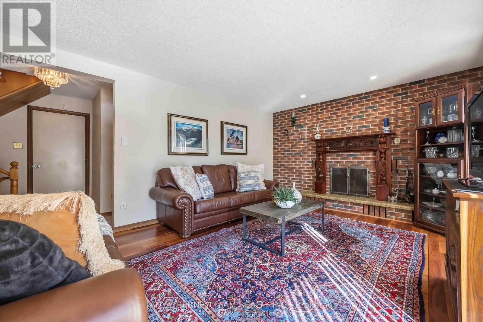 575 Park Crescent, Pickering, Ontario  L1W 2E1 - Photo 18 - E13000408